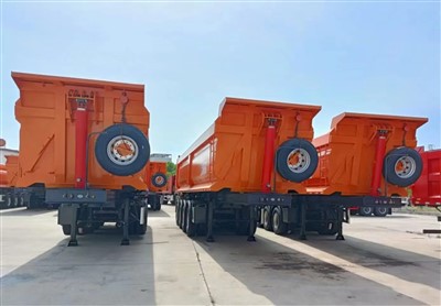 Arrière du camion à benne basculante